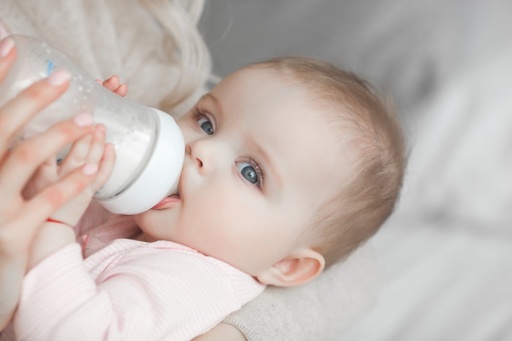شیردهی به نوزاد با شیر خشک