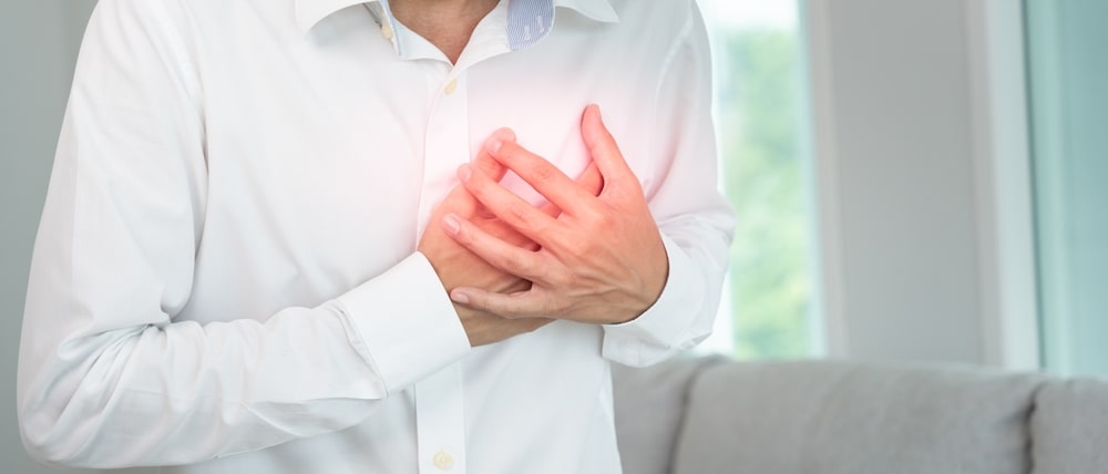 احساس فشار در سینه از علائم خطرناک حمله قلبی