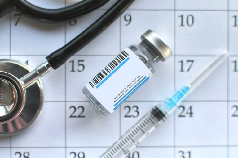 جدول واکسن بزرگسالان | جدول زمانبندی دقیق واکسن‌های بزرگسالی