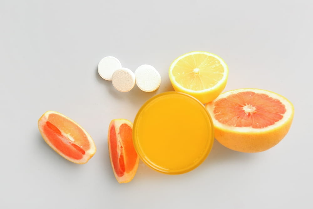 کاهش ویتامین C باعث ضعف در مقابله با ویروسها میشود.